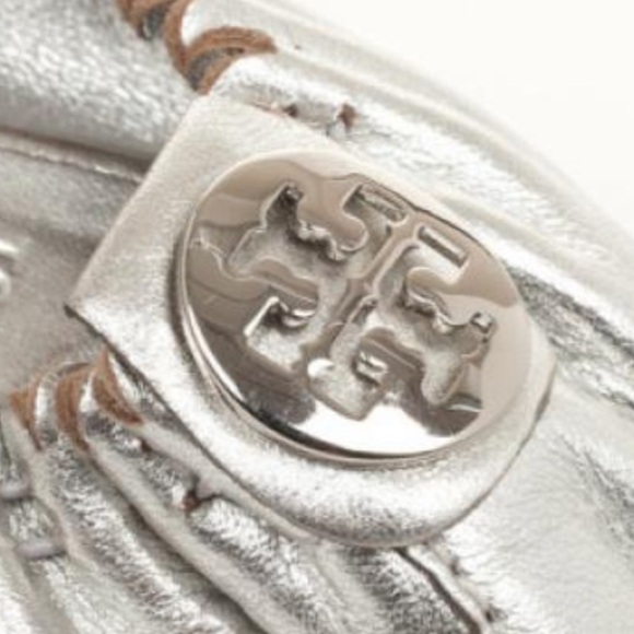 Tory Burch Reese Metallic Silver Leather Scrunch Tassel Ballet Flats Size 7 - Picture 15 of 16